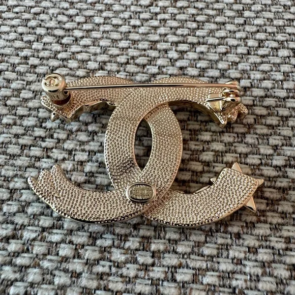 CHANEL Gold and Silver Star Brooch - Picture 3 of 3